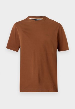 Brun bomull T-skjorte med rund hals, korte ermer og subtil "BOSS"-logo brodert på brystet. Jevn tekstur, uformelt design.