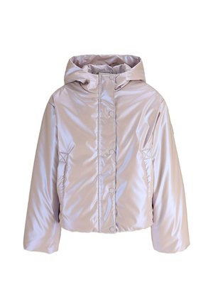 Jasnofioletowa błyszcząca kurtka puchowa z kapturem, zapinana z przodu na napy, z długimi rękawami i kieszeniami w szwach bocznych, prezentowana na białym tle.