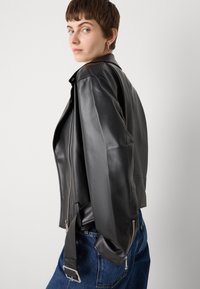 Calvin Klein Jeans MOTO JACKET BELT - Veste en similicuir - black beauty