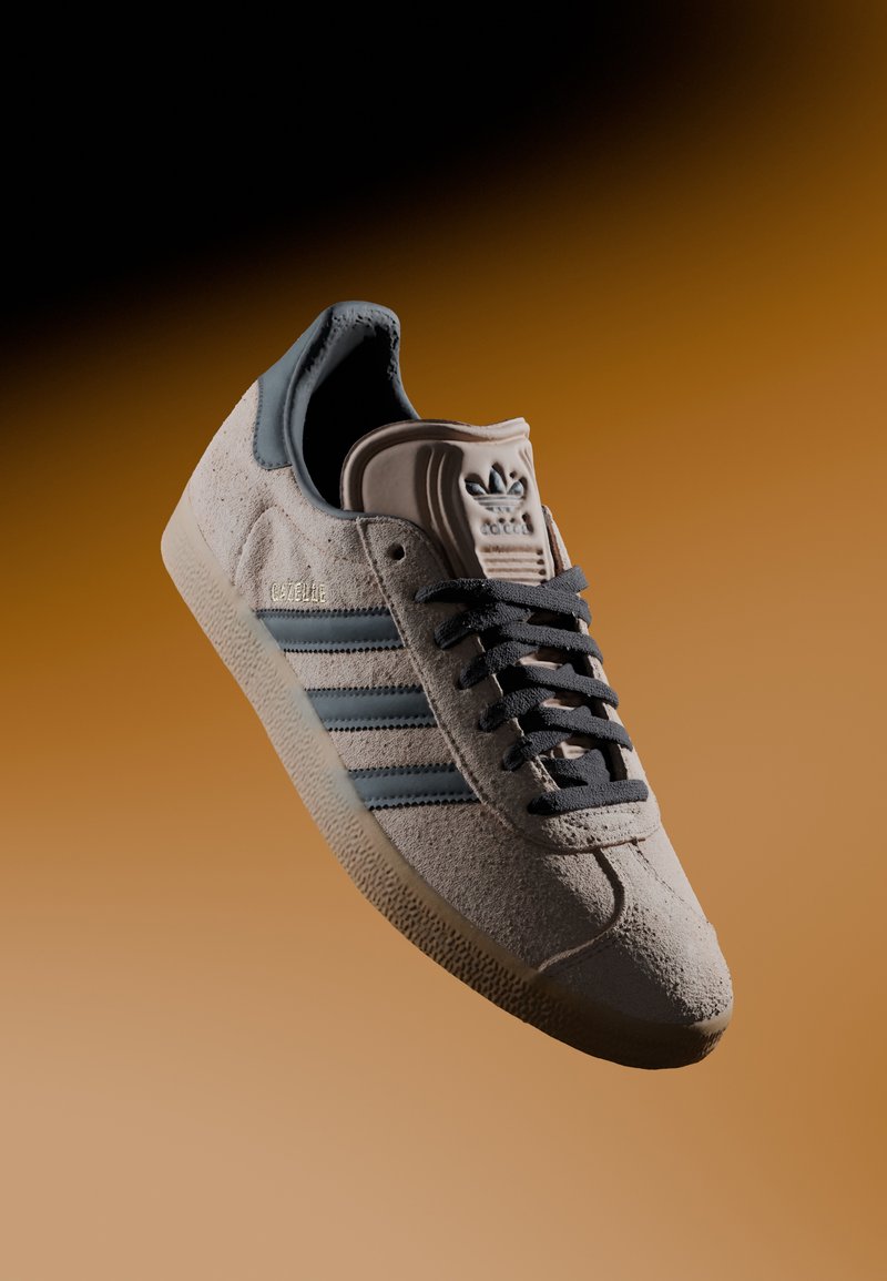 adidas Originals - GAZELLE - Trainers - taupe/night indigo, Enlarge