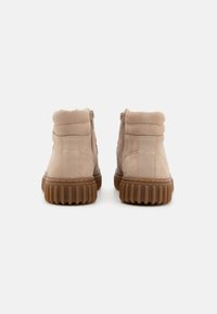 Clarks TOR HILL HI UNISEX - Botins de atacadores - light sand