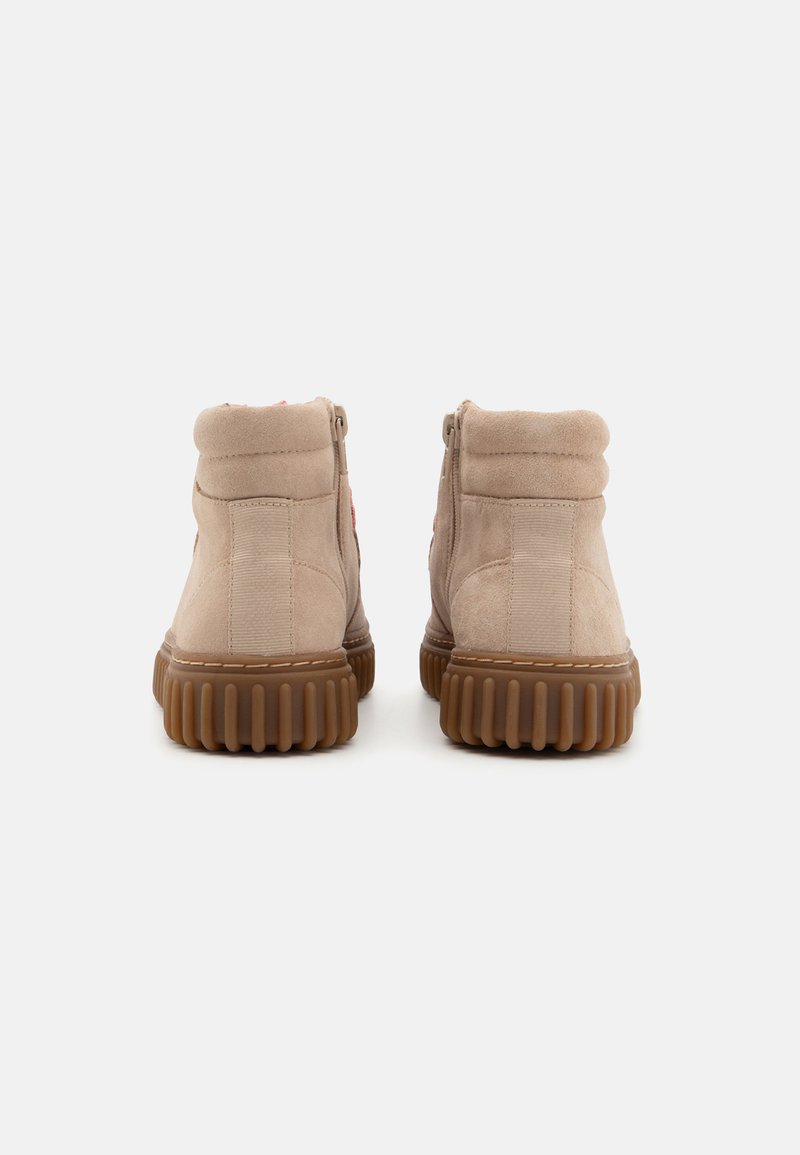 Clarks TOR HILL HI UNISEX - Lace-up ankle boots - light sand  display picture 2