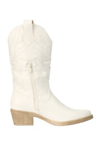 Biały kowbojski but do połowy łydki z dekoracyjnym przeszyciem, bocznym zamkiem błyskawicznym, pętlą do zakładania i piętą złożoną z drewnianych warstw.