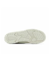New Balance Schuhsohle, hellgrün mit strukturiertem Gummigriff, ausgestattet mit einem gemusterten Design und Branding an der Seite.
