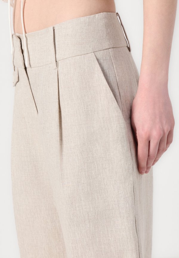ARLO PLEATED  - Shorts - sand4
