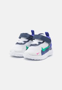 Nike Performance REVOLUTION 7 - Laufschuh Straße - white/stadium green/persian violet/midnight navy