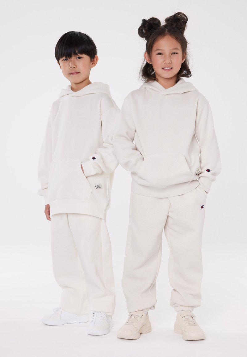 Champion EXCLUSIVE HOODIE UNISEX - Sportinis megztinis - off-white