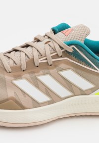 adidas Performance DEFIANT SPEED MULTI - Clay court tennis shoes - beige/core white/lucid lemon