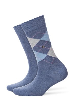 Calze di cotone blu con un motivo a diamante in azzurro chiaro, grigio e rosa, con un piccolo logo sul lato. Tessuto morbido.