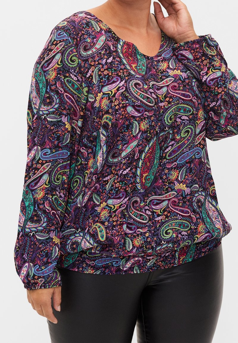 Top a maniche lunghe viola con un motivo paisley dai colori vivaci. Realizzato in tessuto morbido, con una vestibilità rilassata e scollatura arrotondata.