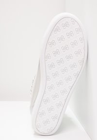 Guess Sneakersy wysokie