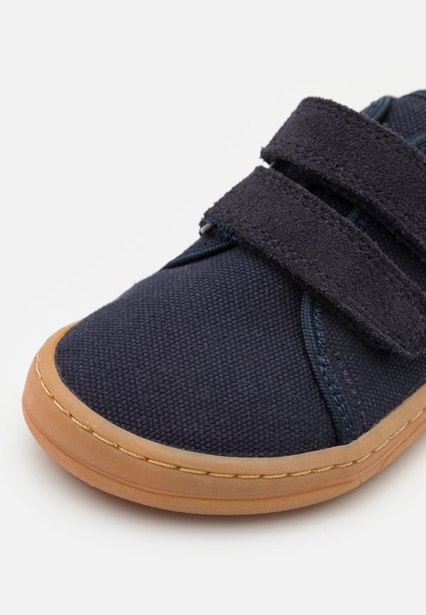 BAREFOOT - Touch-strap shoes4