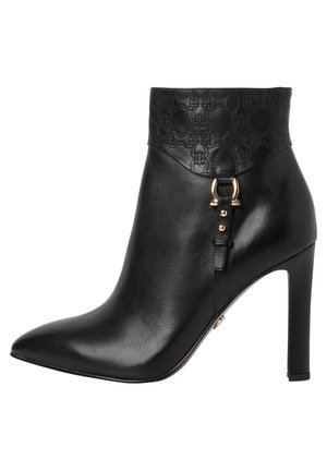 Kotníkové boty - black