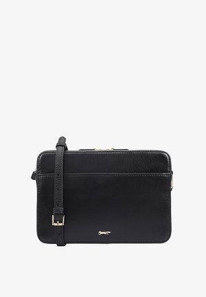 Zwarte leren schoudertas met een slanke rechthoekige vorm, gouden hardware, geperst logo en een verstelbare schouderriem. Soepele textuur.