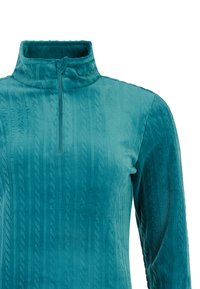 Turkusowy polar z stójką, z pół zamkiem błyskawicznym i strukturalnym wzorem w pionowe linie. Miękka, gładka tekstura materiału.