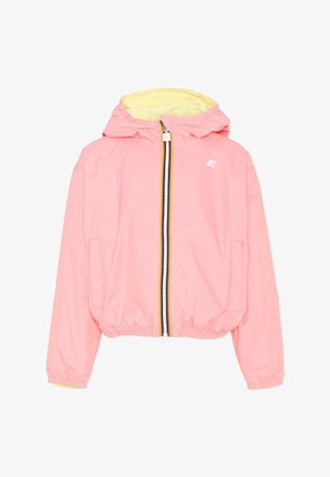 Różowa kurtka z kapturem z żółtym podszyciem, z przodu suwak z czarnymi, białymi i żółtymi paskami, elastyczne mankiety i boczne kieszenie.