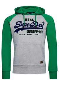Hoodie met een grijze romp en groene raglanmouwen. Voorzien van een buidelzak, een marineblauw bedrukt logo en een trekkoordkap. Gemaakt van een katoenmix.