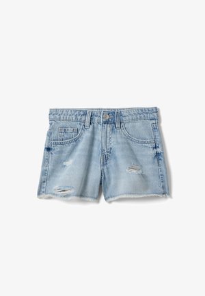 Hellblaue Jeansshorts mit ausgefransten Säumen und abgenutzten Rissen vorne, ausgestattet mit vorderen Taschen, Münztasche und Gürtelschlaufen.