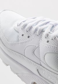 Nike Sportswear Matalavartiset tennarit - white