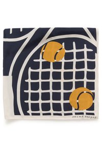 Écharpe pliée avec un motif de raquette de tennis bleu marine et balle de tennis jaune, signée "saint tropez" dans le coin.