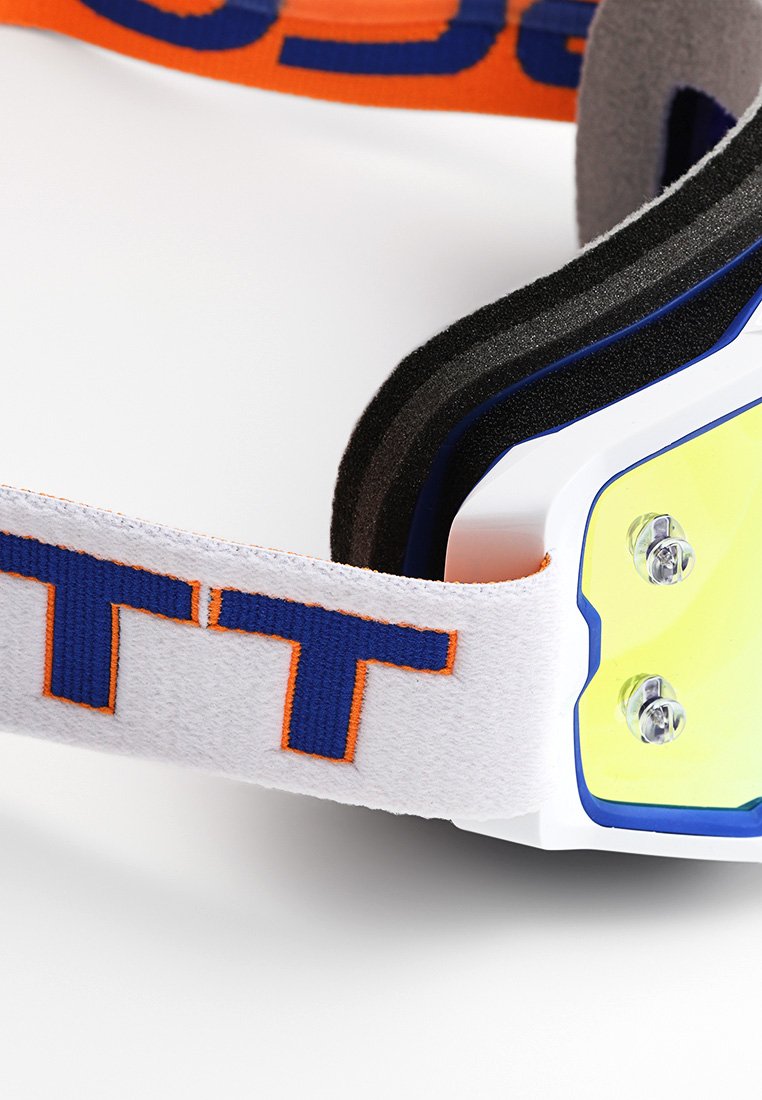 Gafas de protección con una correa blanca que presenta letras en naranja y azul, una lente amarilla y un marco blanco y negro con tornillos de metal.