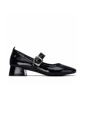 Zapato Mary Jane de charol negro con tacón ancho bajo y correa con hebilla plateada sobre fondo blanco.