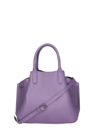Sac à main en cuir violet avec deux poignées courtes et une bandoulière réglable. Surface texturée avec une forme structurée et des accents en métal argenté.