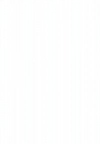 Mosolygó nő laptopon gépel egy fából készült asztalnál, egy ablak mellett, melyen beszűrődik a napfény, és a háttérben szobanövények láthatók.