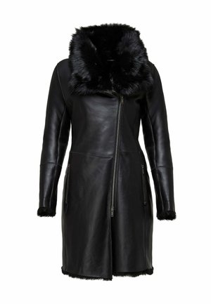 Cappotto lungo in pelle nera con zip frontale asimmetrica, grande colletto di pelliccia soffice e rifiniture in pelliccia sui polsini e sull'orlo.