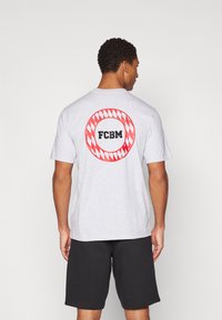 adidas Originals - FC BAYERN MUENCHEN  - Print T-shirt - light grey heather Thumbnail Image 1
