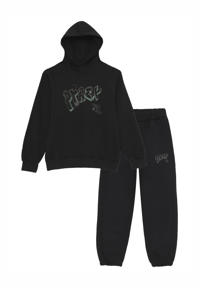 Completo felpa nera con cappuccio e pantaloni, caratterizzato da un logo frontale in un colore a contrasto, realizzato in morbido tessuto con polsini e vita a coste.