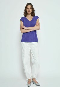 Desires BOB SHORTSLEEVE SHIMMER - Navadna majica - dazzling blue