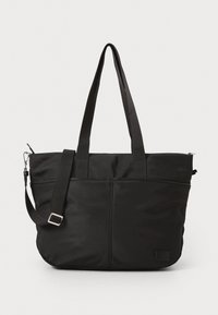 Sort tote bag lavet af stof med en glat tekstur, der har to håndtag, en lang justerbar rem og en lynlåslukning i toppen.