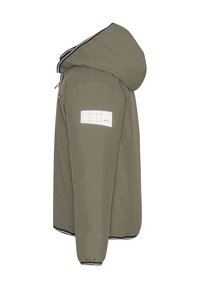 Giacca a vento verde oliva con cappuccio, realizzata in tessuto liscio, con dettagli a griglia bianca sulle maniche, polsini elasticizzati e bordi neri a contrasto.