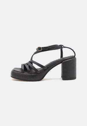Plateausandalette - black
