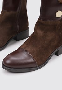 Sandra Fontán BOLIVIA - Classic ankle boots - brown