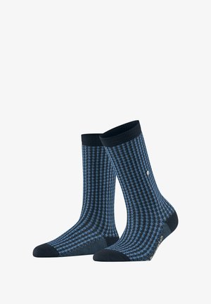 Marineblaue Socken mit einem strukturierten Muster, das hellblaue Streifen aufweist, gerippten Bündchen und verstärkten dunkelblauen Zehen und Fersen.
