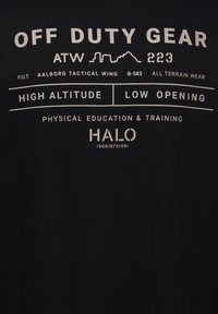HALO GRAPHIC - T-shirts print - black seneca rock sr