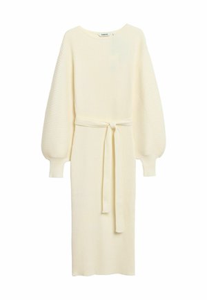 Prążkowana sukienka z długim rękawem w kolorze kremowym, z okrągłym dekoltem i paskiem do wiązania w talii. Miękka tekstura i luźny krój.
