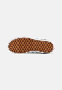 Vans CLASSIC SLIP-ON UNISEX - Mokasīni - pesto