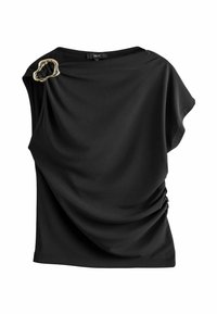 Bluză neagră dintr-un material neted, cu un design drapat, mâneci scurte și un accent unic din hardware auriu la umăr.