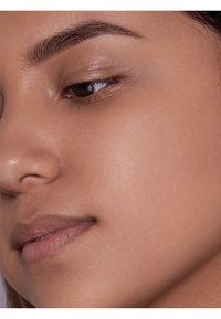 Milani 2-IN-1 FOUNDATION + CONCEALER - Base de maquillaje - light tan