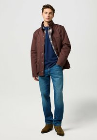 Wrangler TEXAS - Vaqueros rectos - rouge