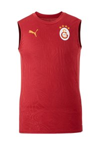 Rotes ärmelloses Sportshirt aus strukturiertem Stoff, mit einem weißen runden Logo und goldenen Akzenten sowie vier goldenen Sternen.