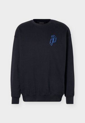 Sweat-shirt noir à col rond avec manches longues et logo géométrique bleu sur la partie gauche de la poitrine.