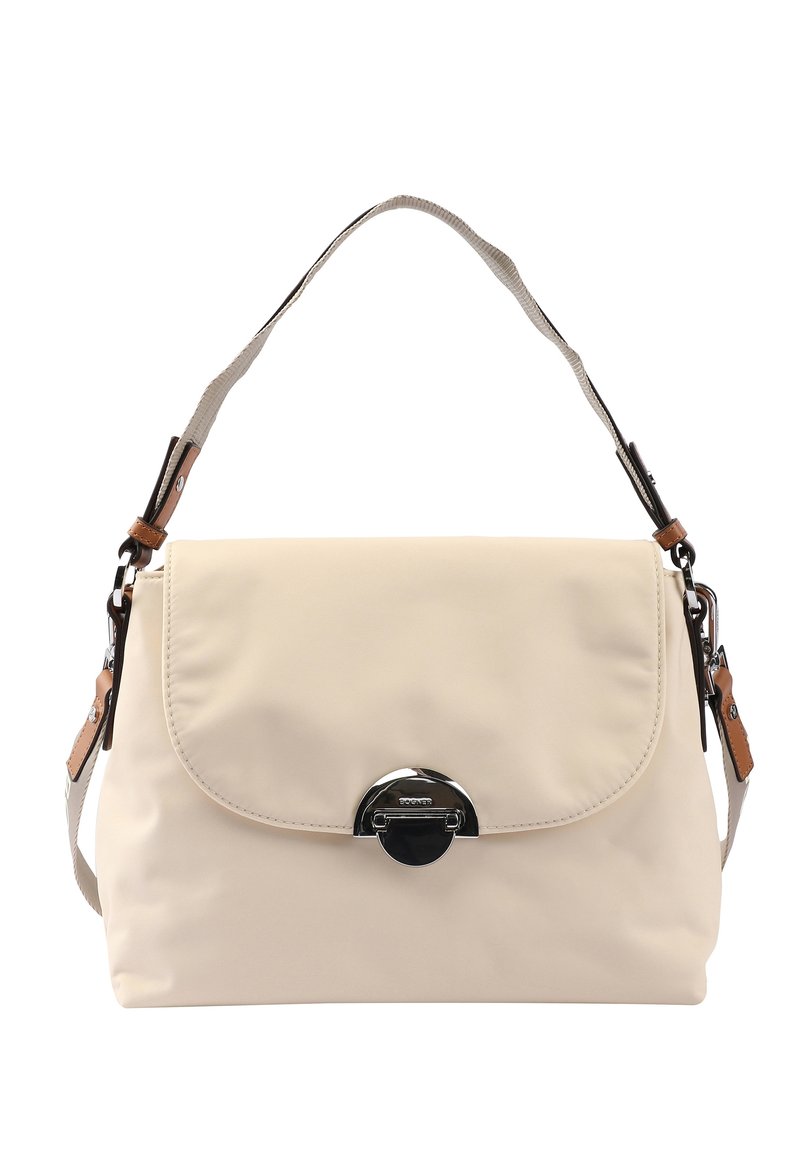 Sac à épaule en nylon beige avec une fermeture à pression magnétique, une sangle en toile ajustable et des accents en cuir. Ferrures arrondies argentées sur le devant.