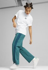 Puma CALI COURT MATCH - Sportcipő - white jade frost