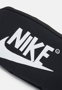 Nike Sportswear HERITAGE UNISEX - Bolsa de cintura - black/white