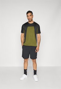 Champion C-TECH COLORBLOCK CREWNECK  - Sport T-shirt - khaki