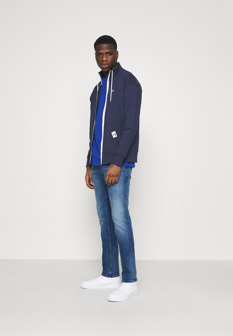 Tommy Jeans SCANTON - Jeans Slim Fit - dynamic jacob mid blue stretch/blå - Zalando.dk